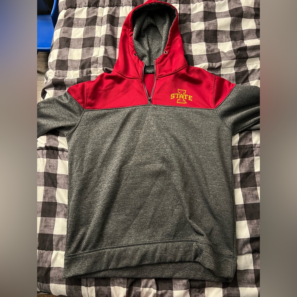 Iowa State hooded sweatshirt. XL. Non smoker. In great condition.